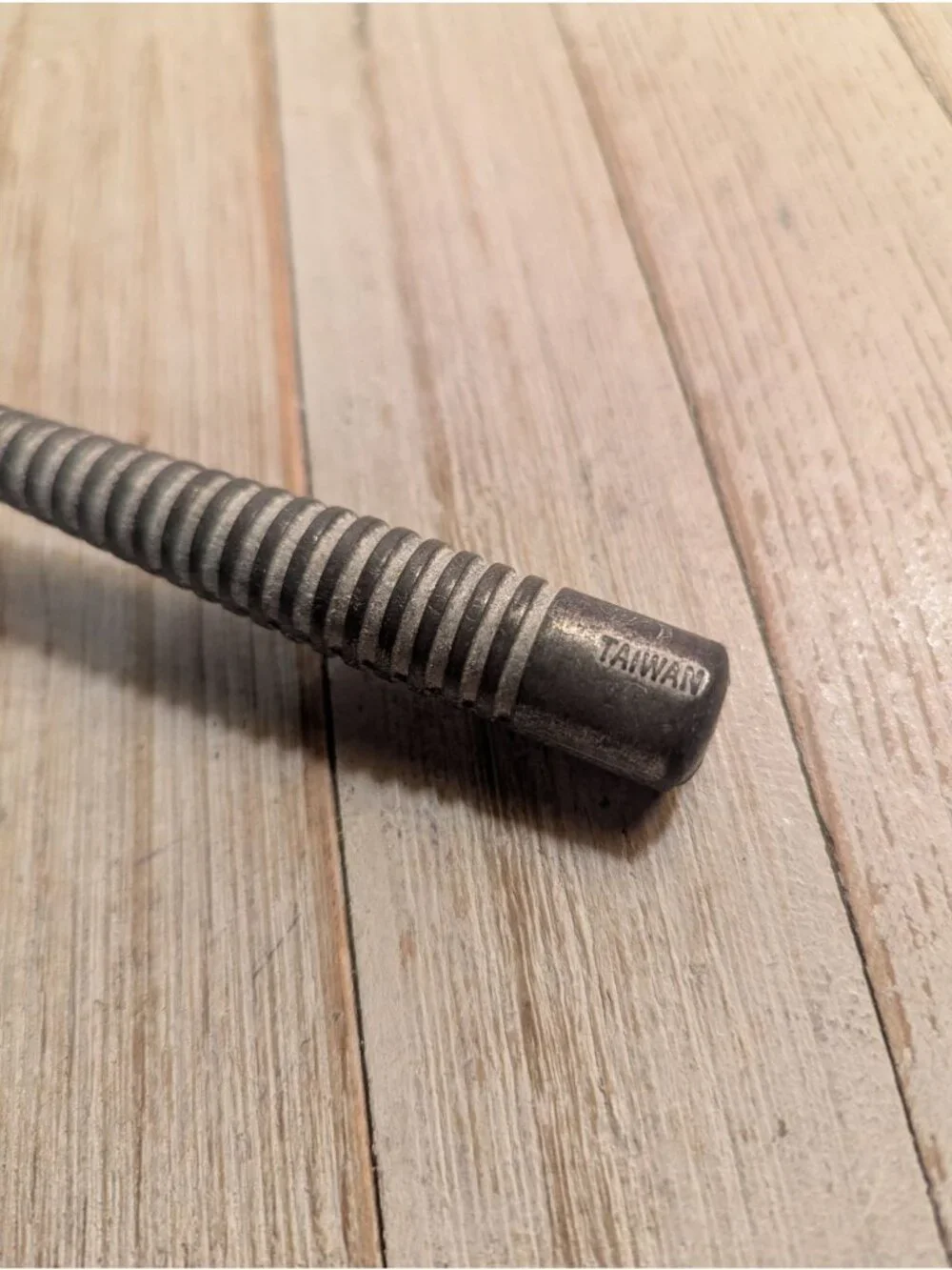 Unbranded features aluminum